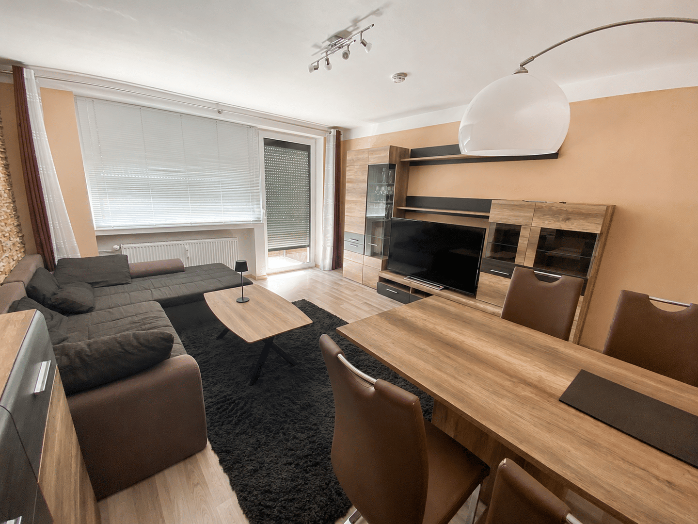 Gepflegte Eigentumswohnung mit Balkon, Garage und Stellplatz – Hannover – Vorschaubild 2