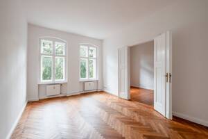 Mit Südbalkon am Paul-Lincke-Ufer: Drei-Zimmer-Altbauwohnung mit Uferblick – 10999 Berlin – Vorschaubild 2