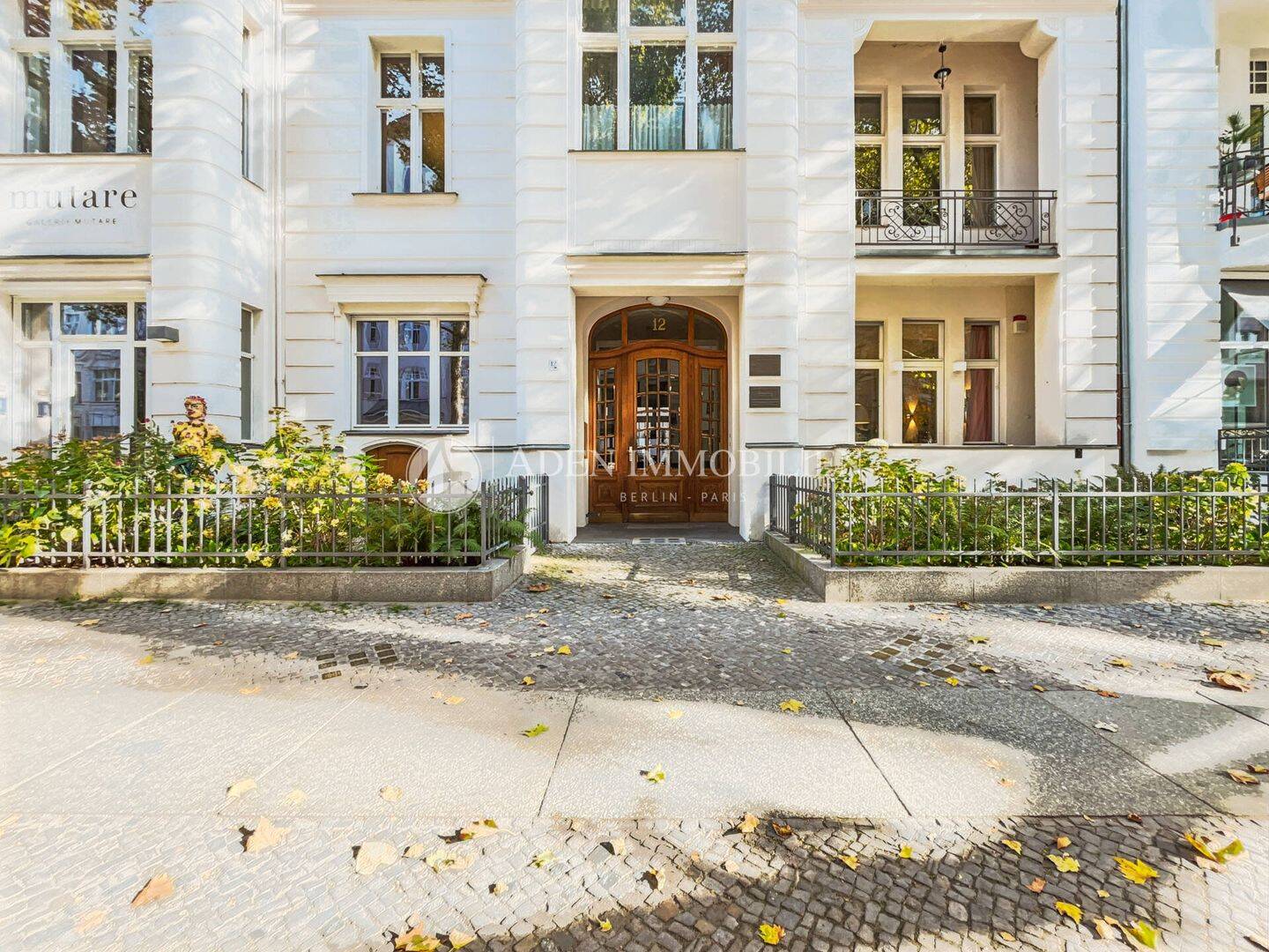 Stuck, Dielen & Flügeltüren: Altbau-Juwel in begehrter Seitenstraße am KuDamm! – Berlin – Vorschaubild 3