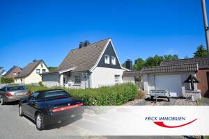 Modernisiertes Einfamilienhaus mit Garage, Garten und Teilkeller