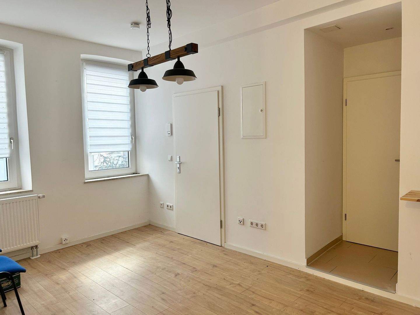***MINIMALISTISCHE 28 m² 2 ZIMMER SINGLE WOHNUNG*** KLEINER KOCHBEREICH – Fürth – Vorschaubild 2