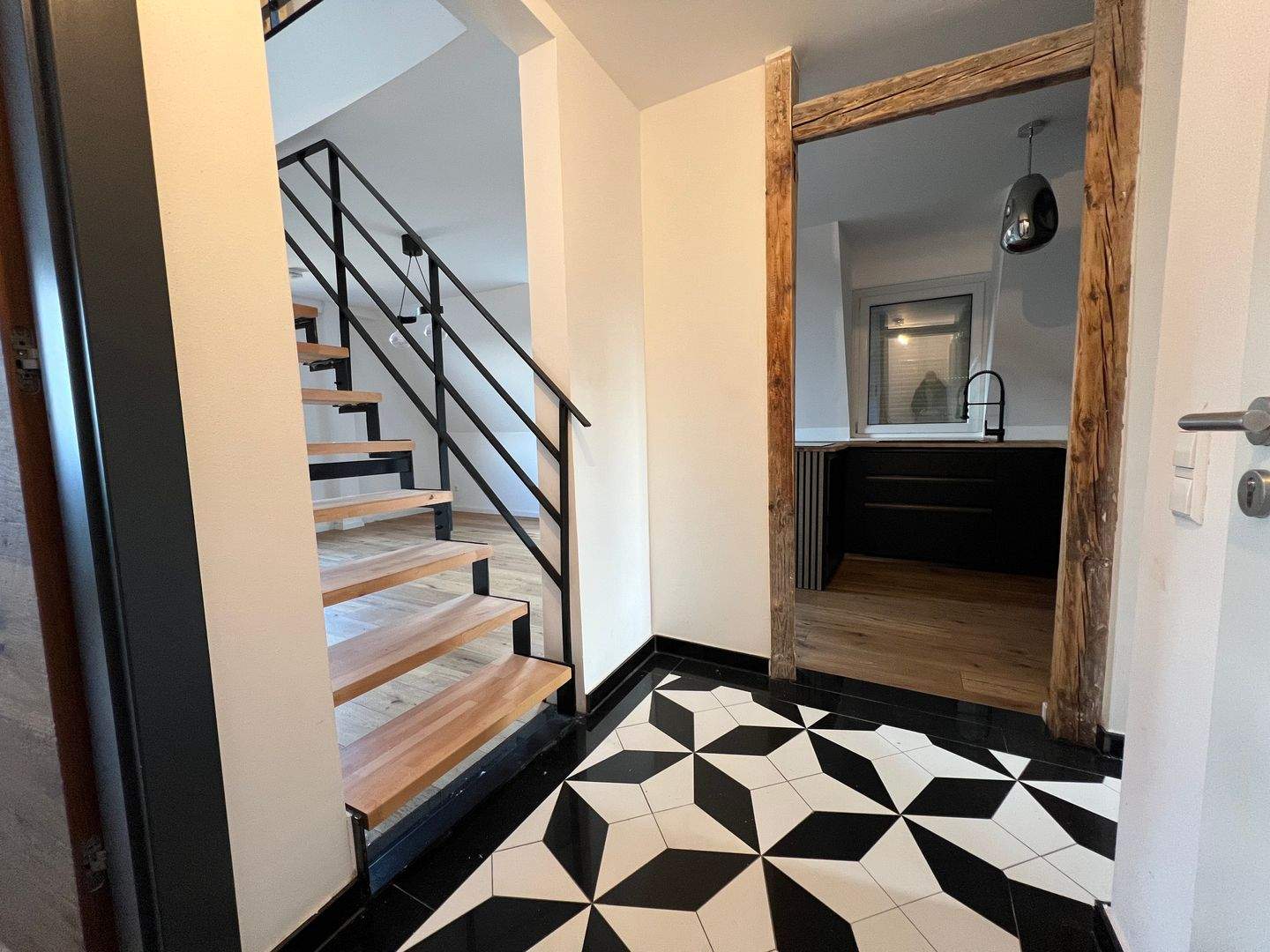 DUVE: Exklusive Maisonette-Wohnung mit Stil - modernes Wohnen auf zwei Ebenen in Toplage – Stuttgart – Vorschaubild 8