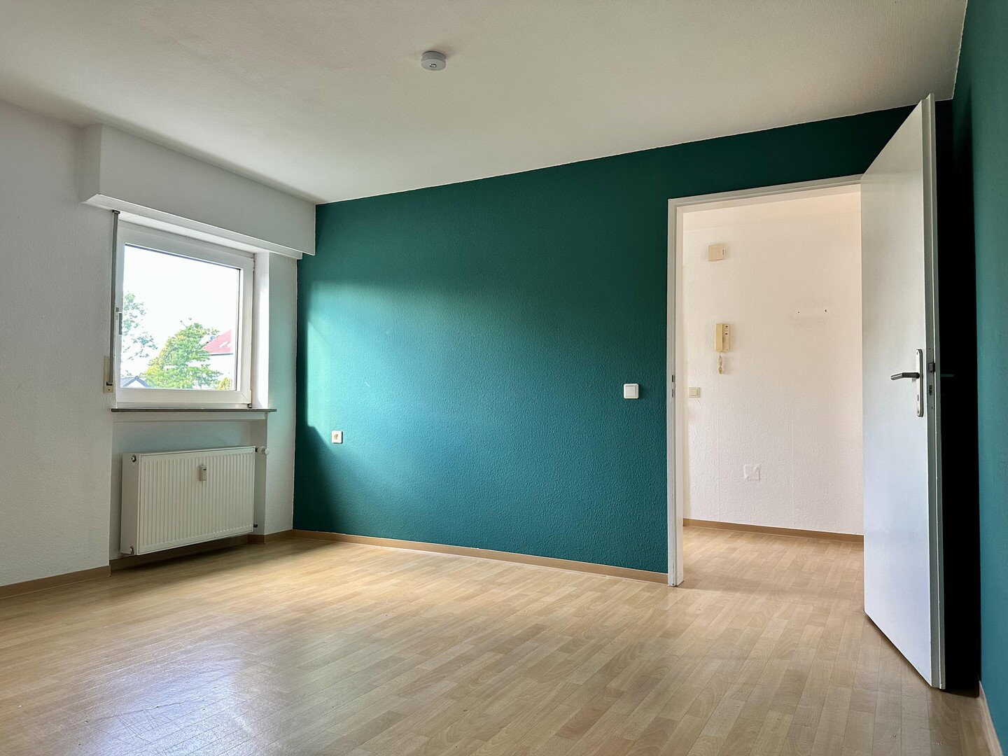 Gedämmte, helle Dachgeschosswohnung, 3 Zimmer + Arbeitszimmer mit Panoramablick auf der Bellevue – Saarbrücken – Vorschaubild 3