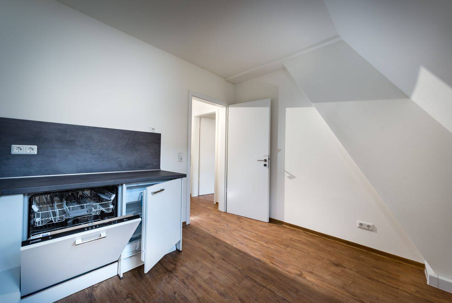 Direkt vom Eigentümer: top sanierte Dachgeschosswohnung in der Dortmunder Innenstadt – Dortmund – Vorschaubild 2