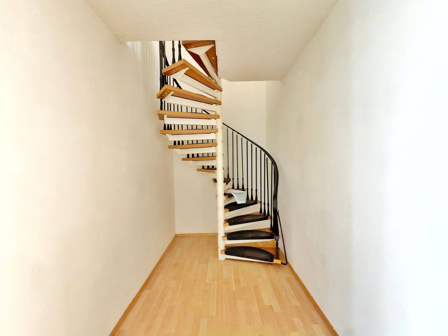 N-Mögeldorf - 3-Zi-Maisonettewohnung mit Duplex-Parker und Einbauküche ~ hoher Rücklagenanteil – Nürnberg – Vorschaubild 9