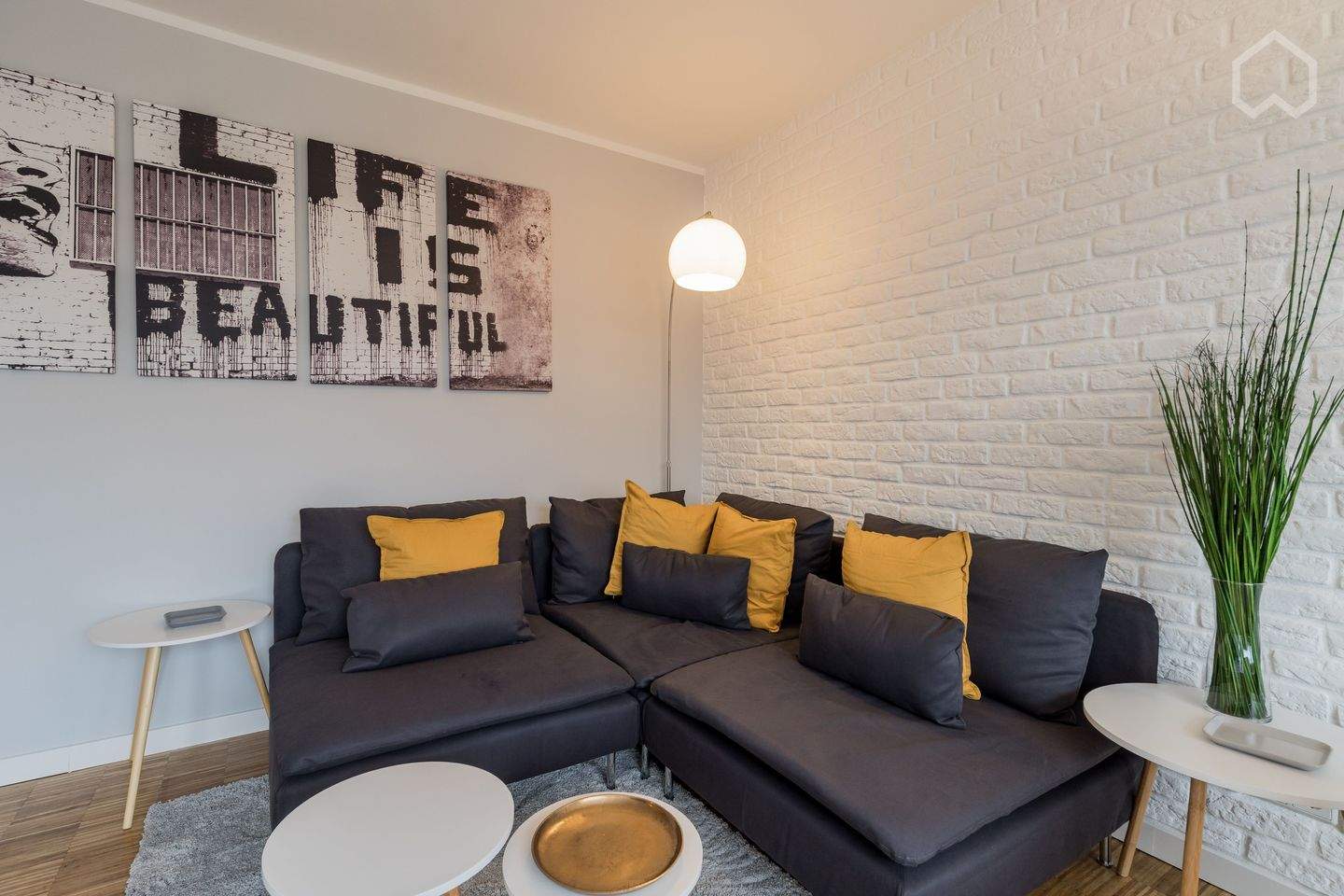 Sonnige, renovierte Zwei-Zimmer-Wohnung mit Balkon und Garage in Friedenau – Berlin – Vorschaubild 9