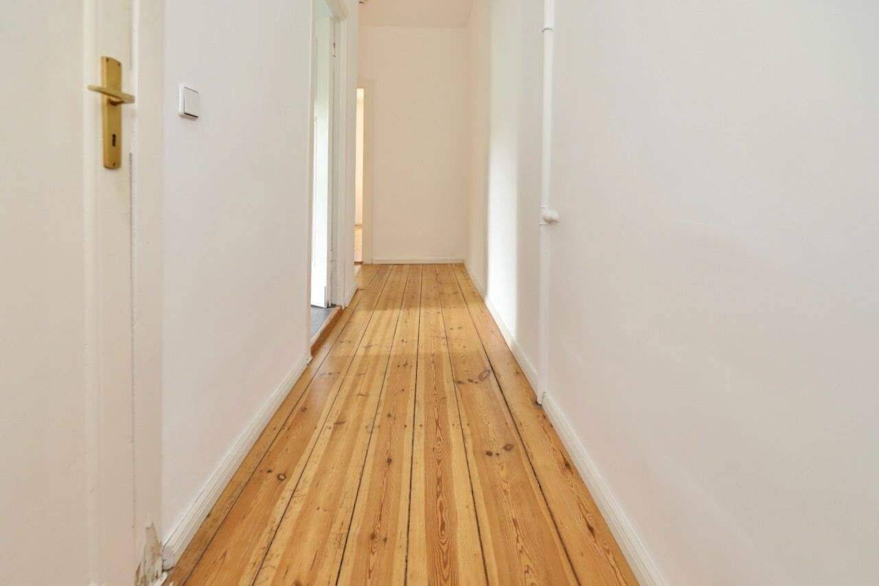 SCHÖNER ALTBAU MIT BALKON - STUCK, DIELEN & HOHE DECKEN - HÜBSCHER GEMEINSCHAFTSGARTEN – Berlin – Vorschaubild 2
