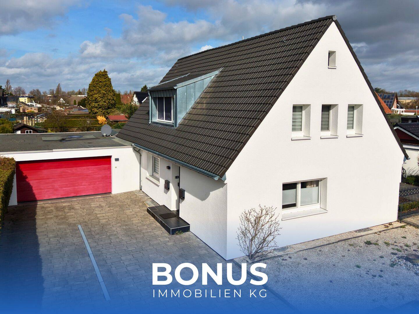 Gepflegtes Einfamilienhaus: Modernisiert, vielseitig und ruhig! Frei zum 01.08.2026! *ca. 148 m²* – Krefeld – Bild 1 von 9