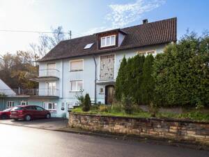 Zuhause ankommen in Eigeltingen! 3 Zi.-Wohnung im DG mit Stellplatz und viel Potential zum Ausbau – 78253 Eigeltingen – Vorschaubild 2