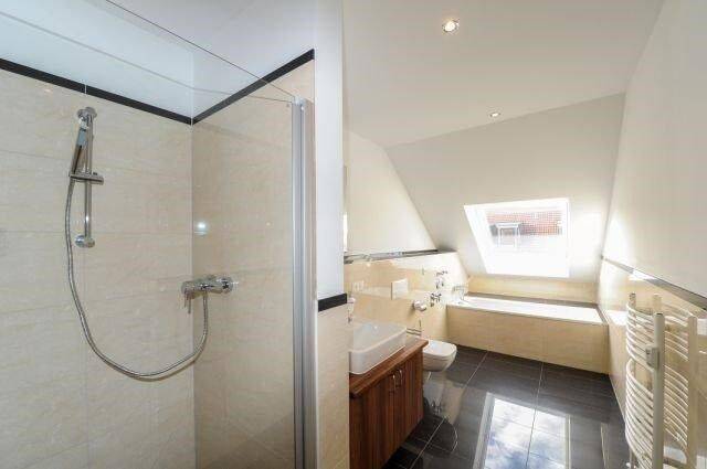 Viel Platz im Dachgeschoss! + Parkett + Lift + Wanne & Dusche + 13 m² Dachloggia + große Küche – Leipzig – Vorschaubild 3