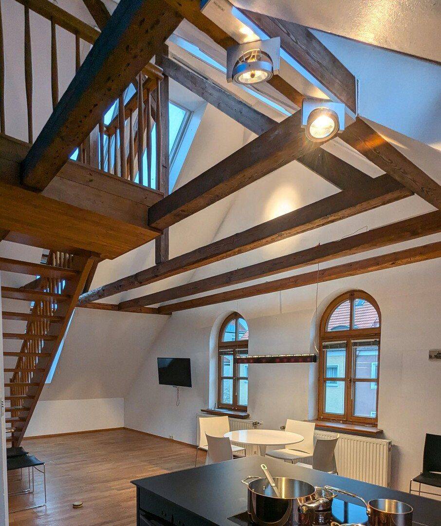 Helle, top-moderne Altbau-Galerie-Wohnung!