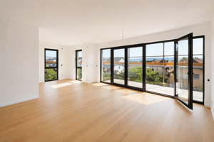 Wohnen mit Weitblick: 2-Zimmer-Neubau-Erstbezug mit Panoramaausblick, Balkon,Aufzug, TG Stellplatz