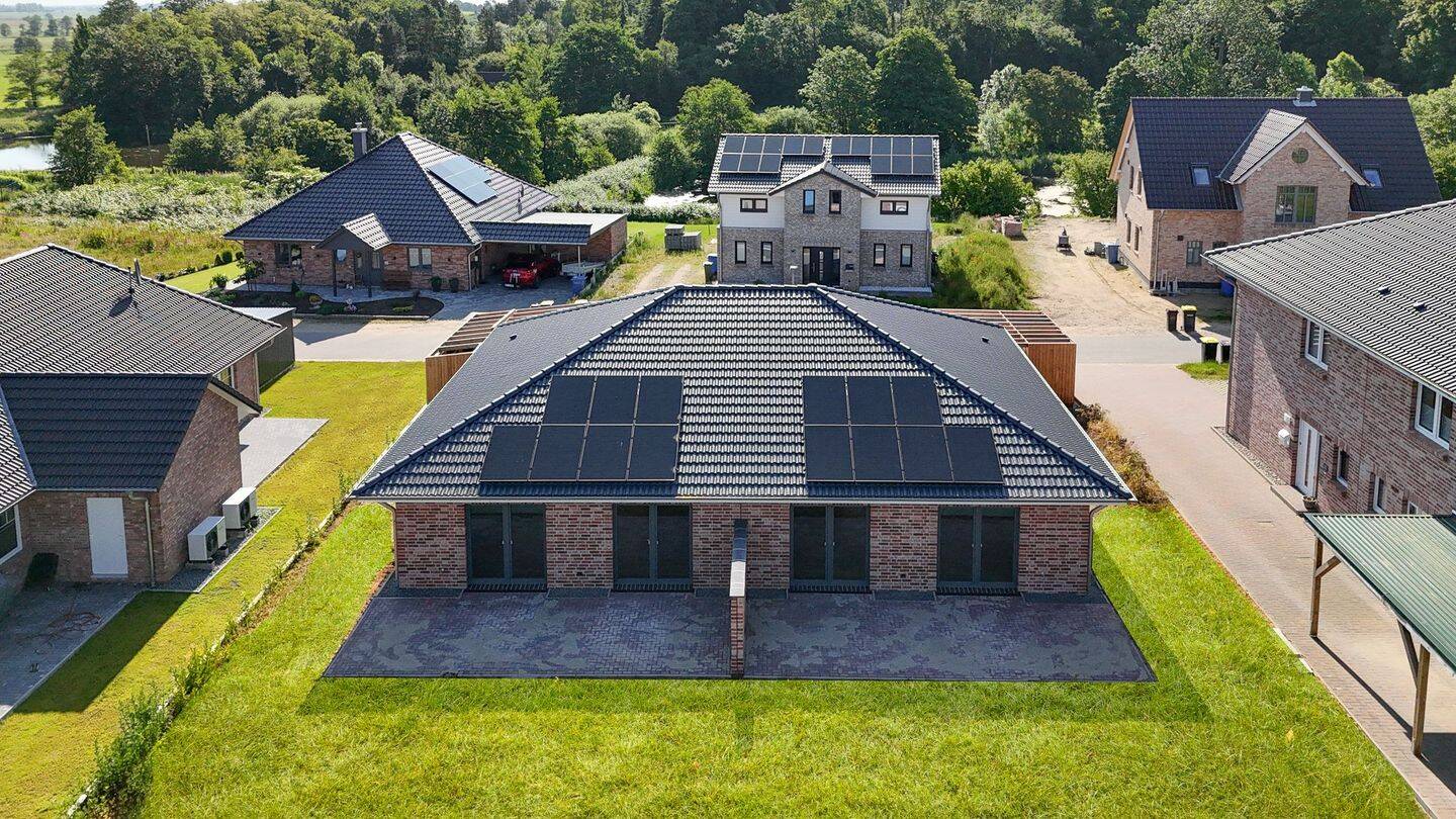 Attraktives Renditeobjekt - Moderne Neubau-DHH in naturnaher Lage – Pahlen – Bild 1 von 9