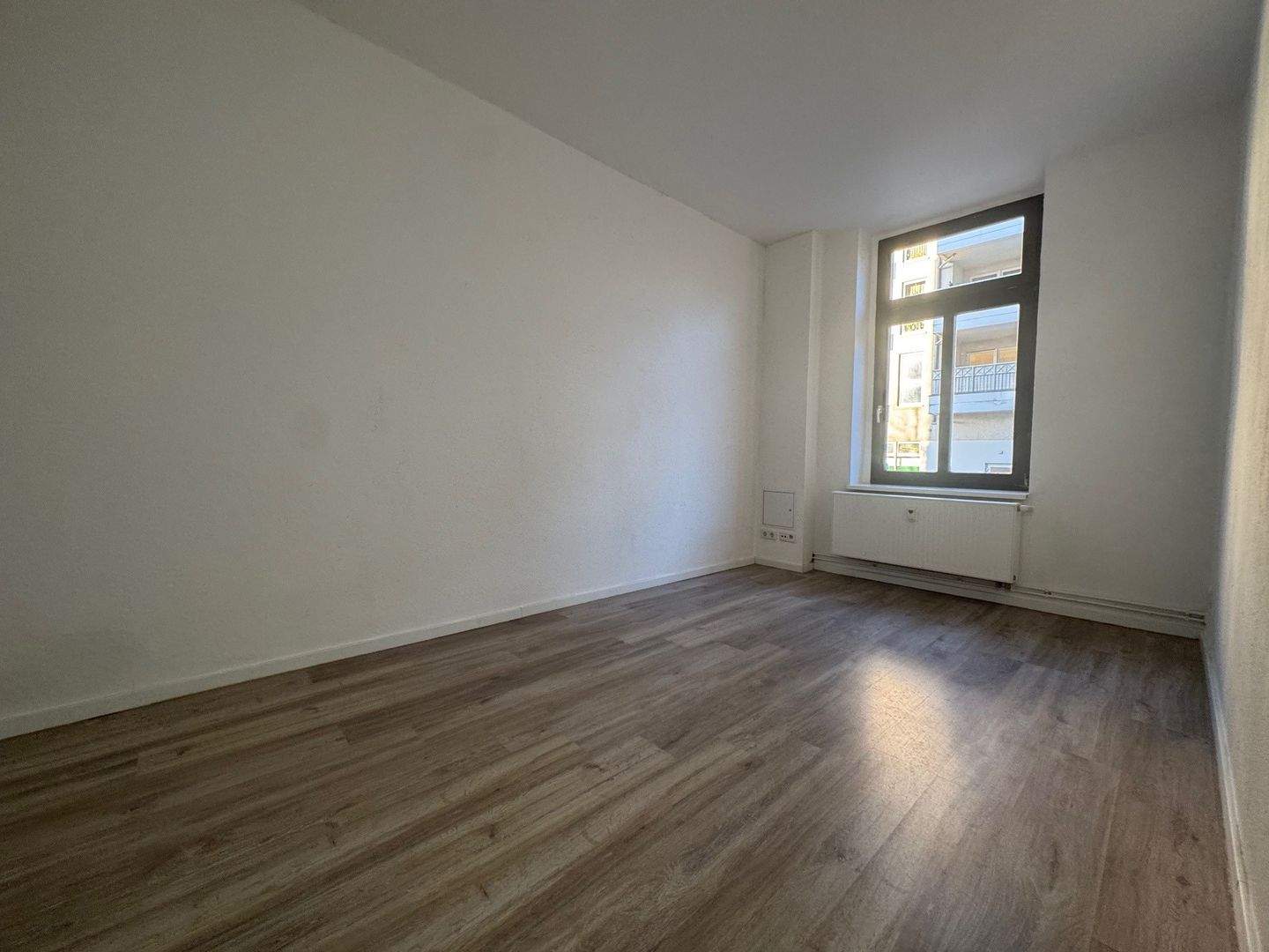 TOP Whg. mit modernen Laminat - große Küche u.v.m. – Chemnitz – Vorschaubild 4