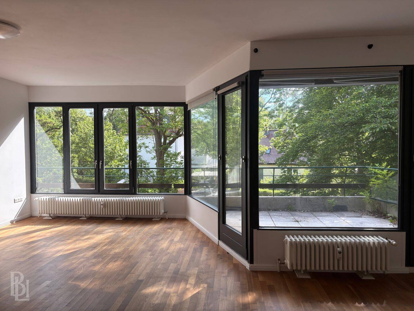 Architektonisches Juwel: Studio-Apartment mit Sonnenterrasse – Berlin – Vorschaubild 3