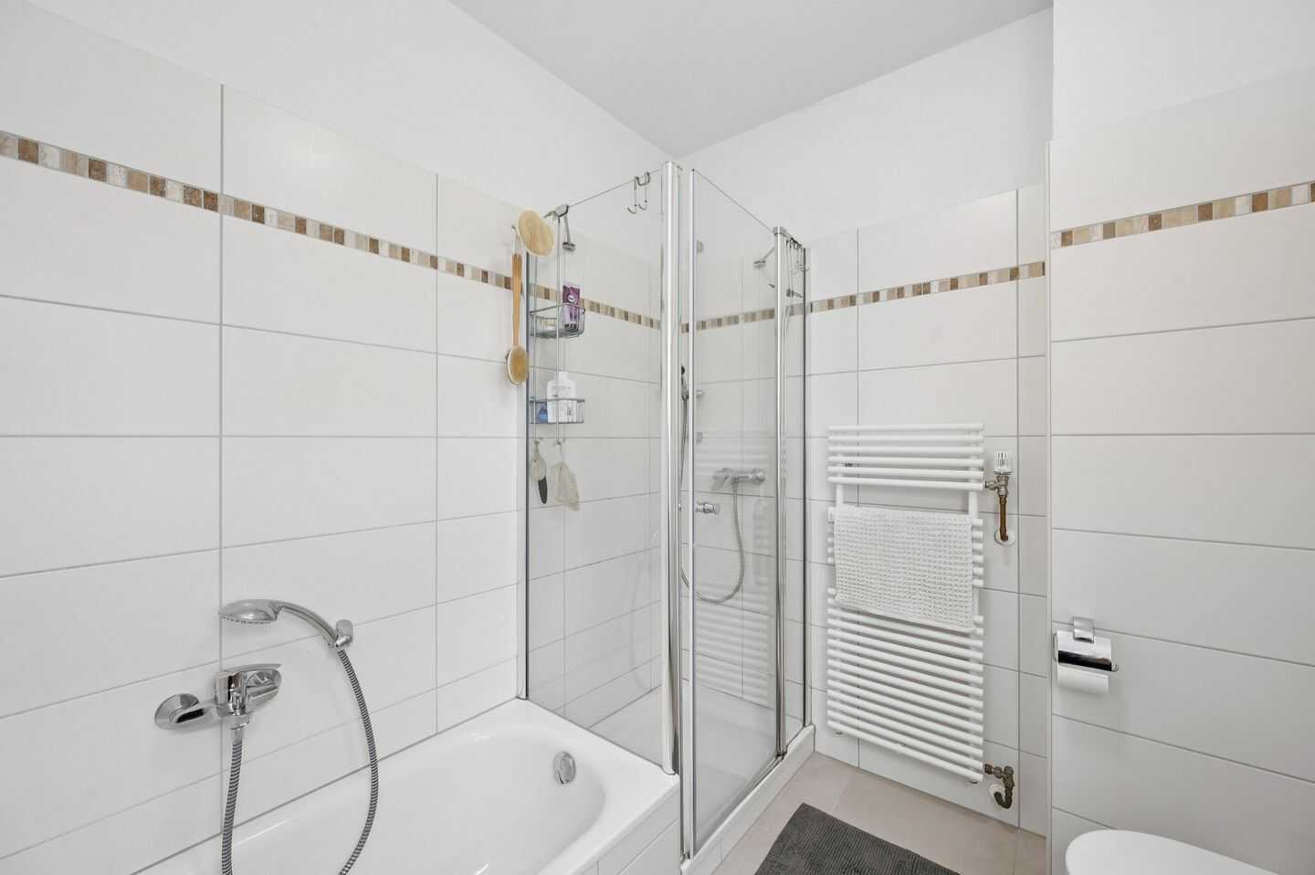 Gründerzeit-Altbau - bezugsfreie 4-Zimmer-Wohnung mit Balkon im Herzen der Bonner Südstadt – Bonn – Vorschaubild 7