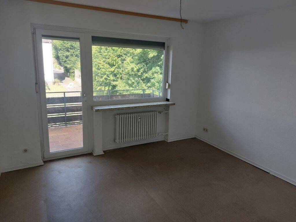 Helle, ruhige Wohnung mit Balkon in Nebenstraße in zentraler Lage nahe Rehwiesen