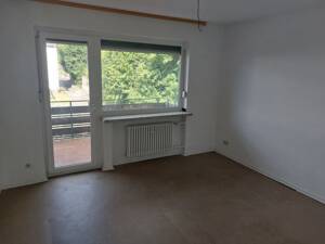 Helle, ruhige Wohnung mit Balkon in Nebenstraße in zentraler Lage nahe Rehwiesen
