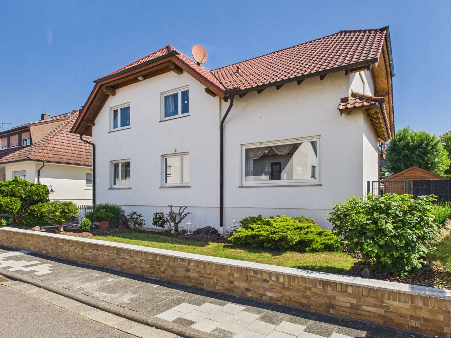 Wohnen ohne Kompromisse - besonderes Zweifamilienhaus in Florstadt mit privater Gartenoase – Florstadt – Vorschaubild 3