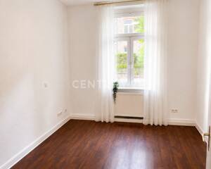 Bezugsfreie 2-Zimmer-Altbauwohnung im Hinterhaus in Wiesbaden-Mitte – 65185 Wiesbaden – Vorschaubild 2