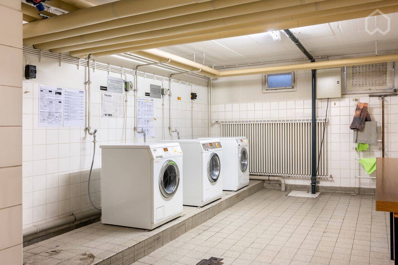 Möbliertes 1-Zimmer-Apartment mit Balkon in München-Schwabing — ab 15.08.2026 – München – Vorschaubild 8