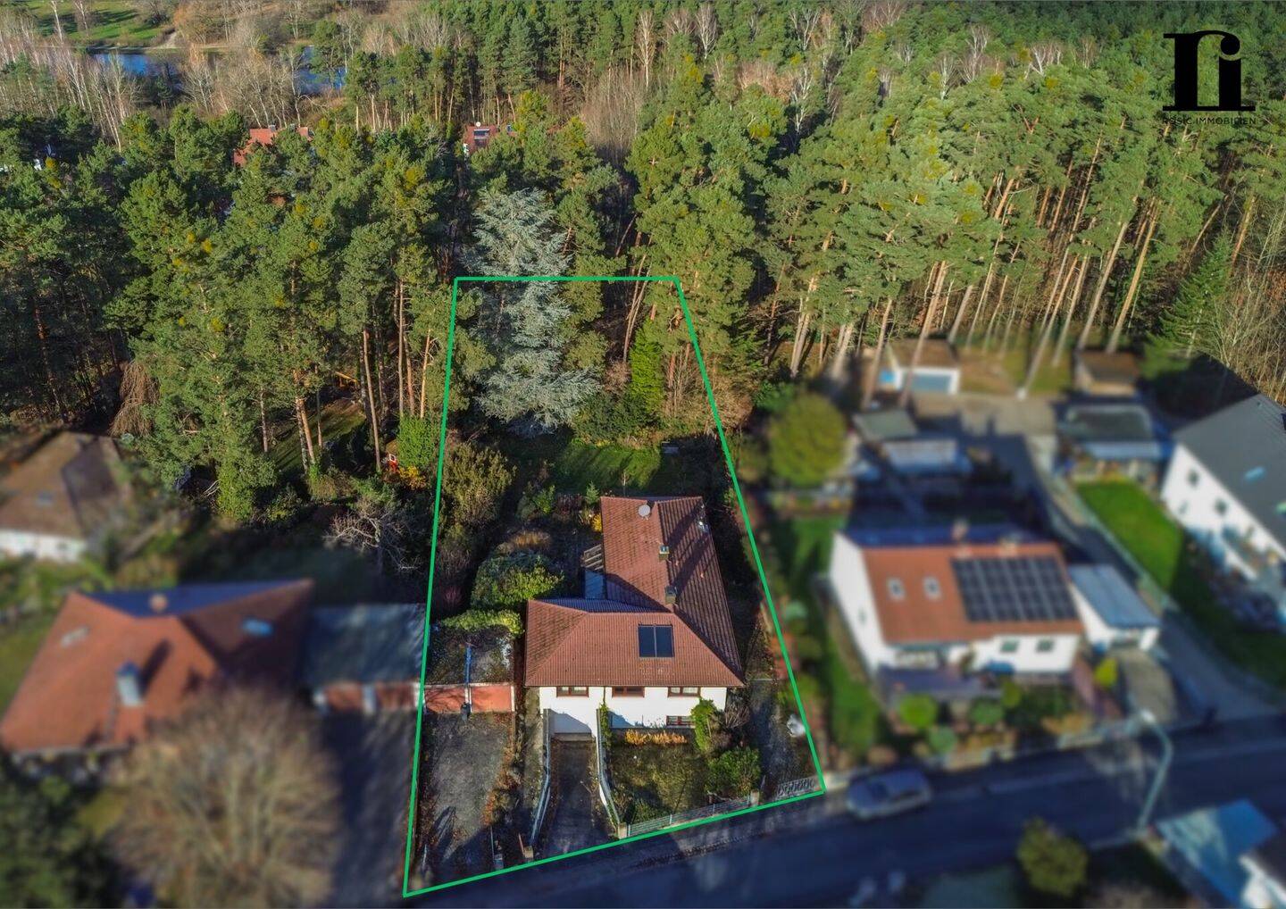 Wohnen am Waldrand bei Erlangen - Bungalow auf außergewöhnlichem Grundstück