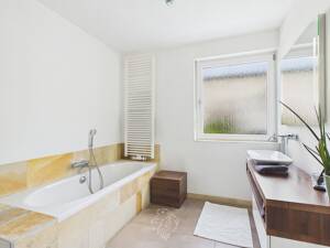 Reihenbungalow mit Atriumgarten und Einliegerwohnung im Steinbachtal – 97082 Würzburg – Vorschaubild 8
