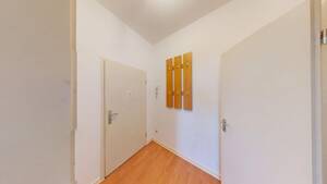 ALTBAU-CHARME TRIFFT CITY-LAGE: 1,5 ZIMMER WOHNUNG MIT EINBAUKÜCHE – 40215 Düsseldorf – Vorschaubild 3