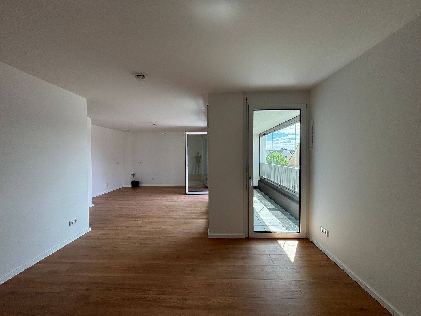 Großzügige 4-Zimmer-Wohnung mit Wintergarten – München – Vorschaubild 2