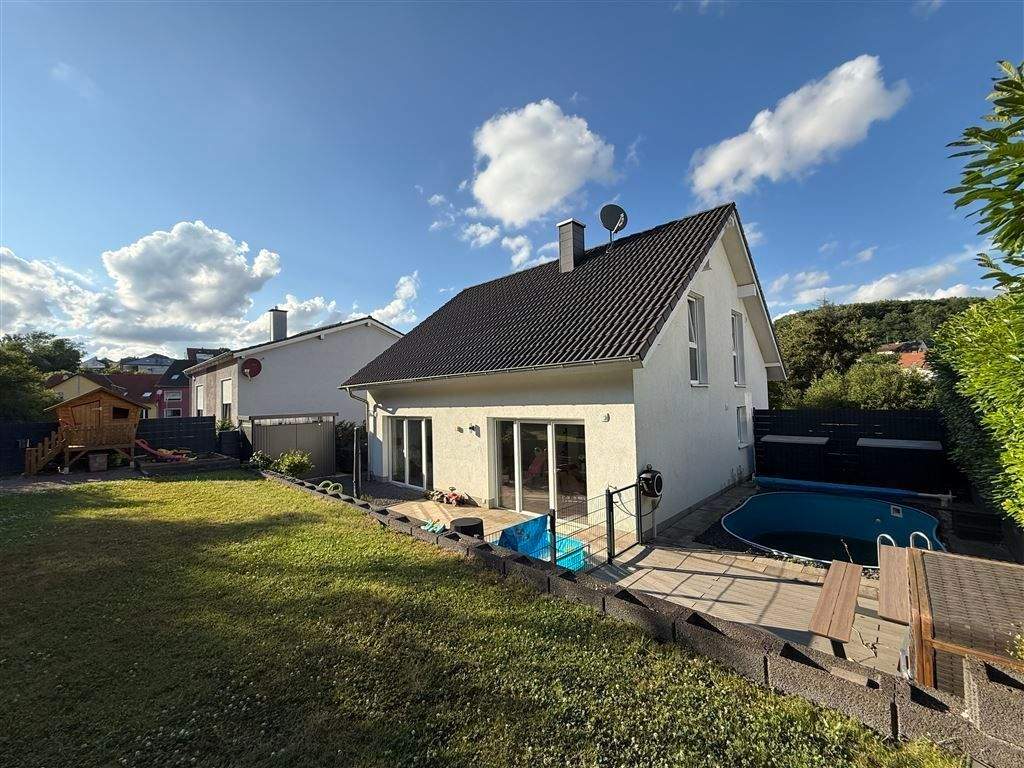Modernes Einfamilienhaus in energieeffizienter Bauweise / Garten und Außenpool – Völklingen – Bild 1 von 9