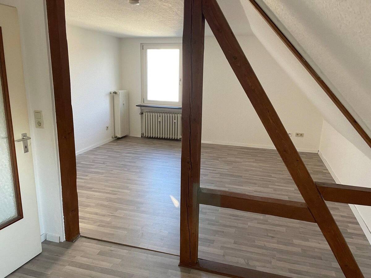 Mitten in Altenbochum - freundliche 3 Zimmer DG-Wohnung in ruhiger Lage mit eigenem Park – 44803 Bochum – Bild 1 von 9