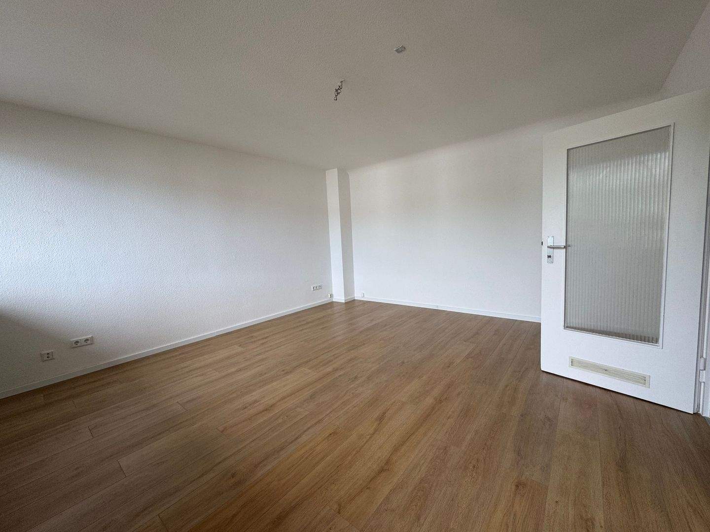 1 Zimmer mit Balkon direkt am Dutzendteich +++ mit Badewanne & Küche +++ – Nürnberg – Vorschaubild 3