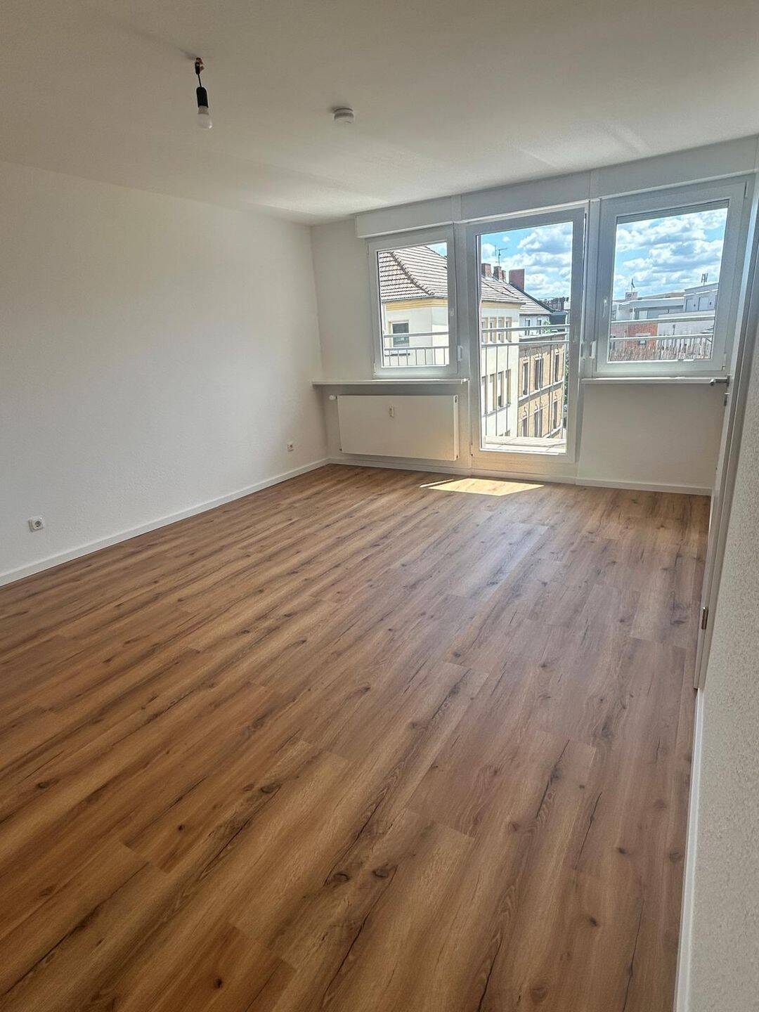 Schöne helle 2026 renovierte Wohnung mit einem Balkon. – Saarbrücken – Vorschaubild 7