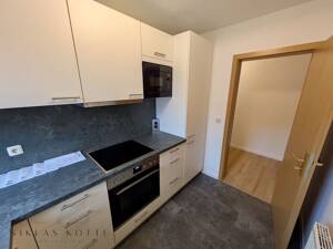 ++ Balkon, Einbauküche und Stellplatz: wunderschöne, helle 2-Raum Wohnung in Zwickau ++ – 8058 Zwickau – Vorschaubild 6