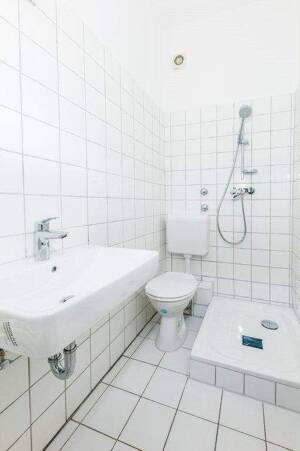 Zum 01.10. - Sanierter 2-Zimmer-Altbaug mit Balkon – 24113 Kiel – Vorschaubild 9