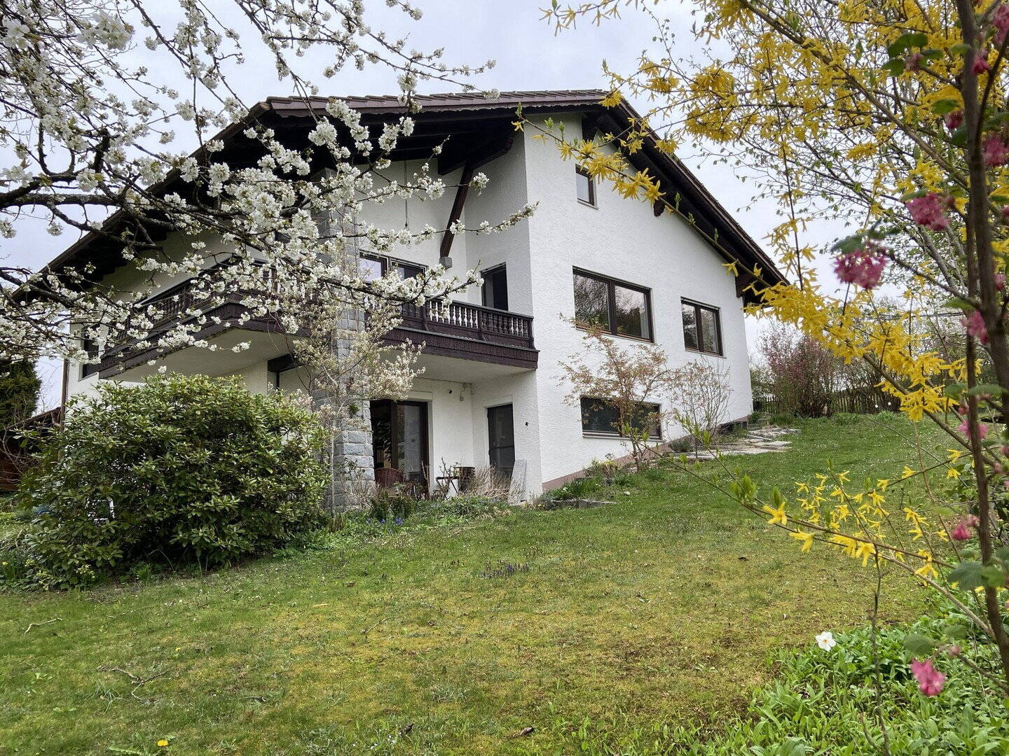 Großzügiges Einfamilienhaus mit unverbaubarer Aussicht und großem Garten