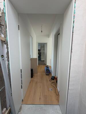 Exklusives DG-Juwel im Erstbezug: Luxus-Neubau mit Loggia, Aufzug & Wannenbad – Sofort bezugsfertig! – 12055 Berlin – Vorschaubild 2
