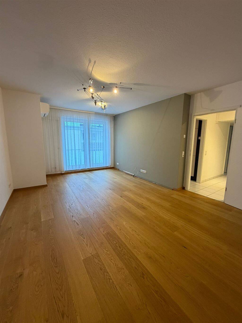 ** ETW mit langem Balkon, EBK und Klimaanlage** – Wiesbaden – Vorschaubild 3