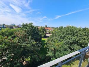 Eilbek, freie 1-Zi-ETW, 6. OG sehr schöner Ausblick, direkt an U-Bahn, Bj. ca. 1959, Balkon – 22089 Hamburg – Vorschaubild 2