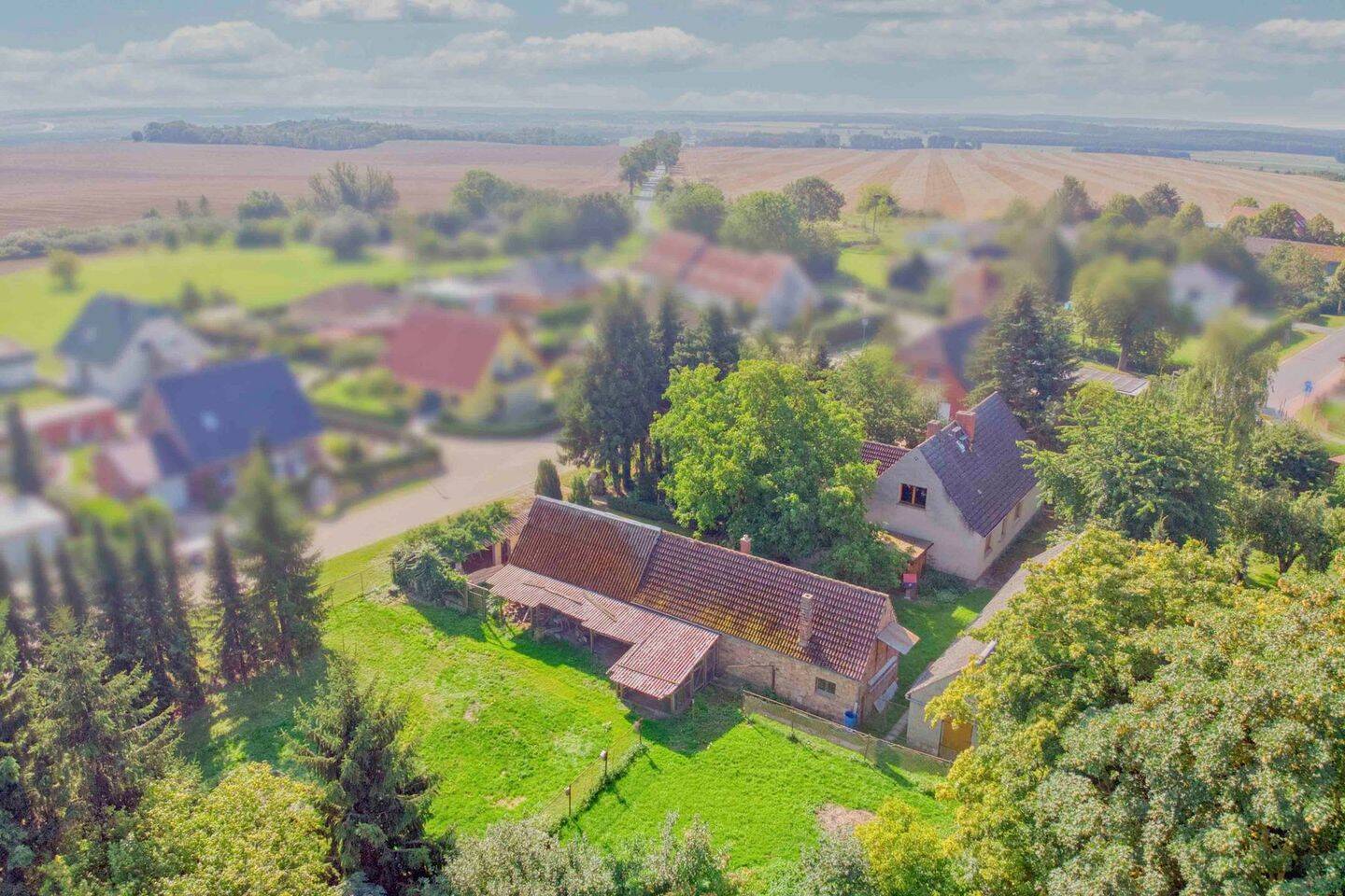 Renovierungsbedürftiges Einfamilienhaus samt Garten, 2 Garagen und 3 Freistellplätzen – Neuenkirchen – Vorschaubild 4