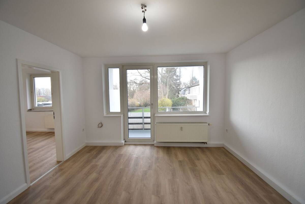 Mit Balkon! Renovierte 2-Zimmer-Whg in OB-Sterkrade – 46145 Oberhausen – Bild 1 von 7