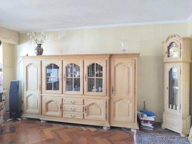 Krefeld-City, Ostwall 71 - Großteils möblierte 3-Zimmer-Maisonette-Wohnung (127qm) mit 2 großen Balkonen ab Oktober zu mieten !!! – Krefeld – Vorschaubild 2