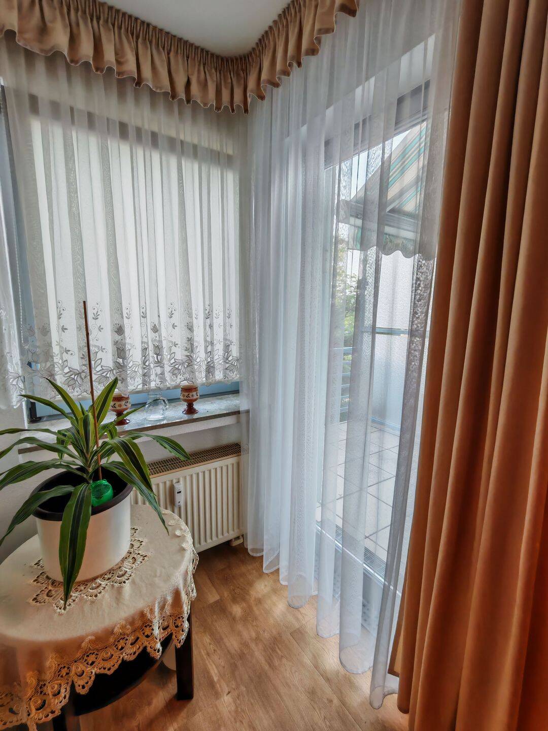 Service-Wohnen❤️Senioren Residenz❤️2-Z EBK Balkon Klimaanlage – Magdeburg – Vorschaubild 3
