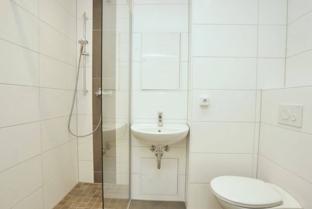 Walk-in-Dusche / Balkon / Aufzug