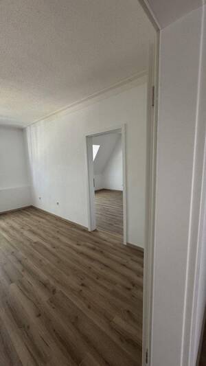 Wohnen mit Charakter: Großzügige 4-Zimmer-Wohnung in Bochum – 44894 Bochum – Vorschaubild 2