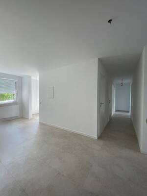 Erstbezug nach Sanierung - moderne 3,5 Zimmer-Wohnung mit Balkon