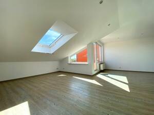 Fantastische und helle 2,5-Zimmer DG-Wohnung mit Dachbalkon und Blick über die Dächer von Ilsfeld – 74360 Ilsfeld – Vorschaubild 2