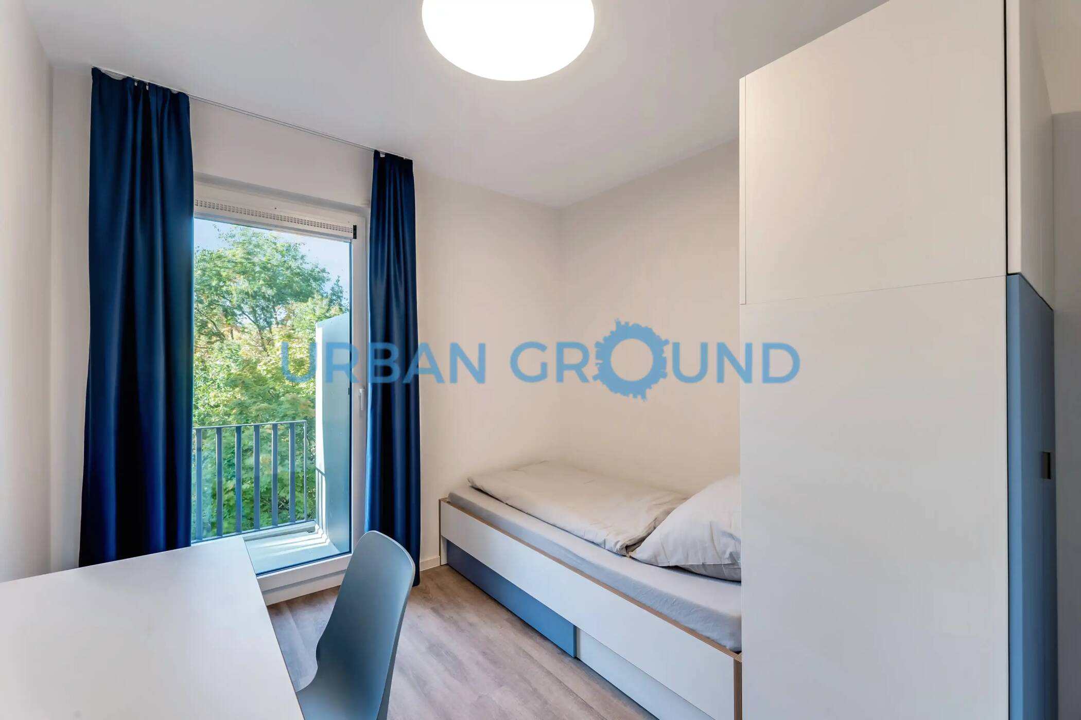 Voll möbliertes Privatzimmer mit Balkon in einer 5er gemischtes WG-Nähe der HTW Universit – Berlin – Vorschaubild 2