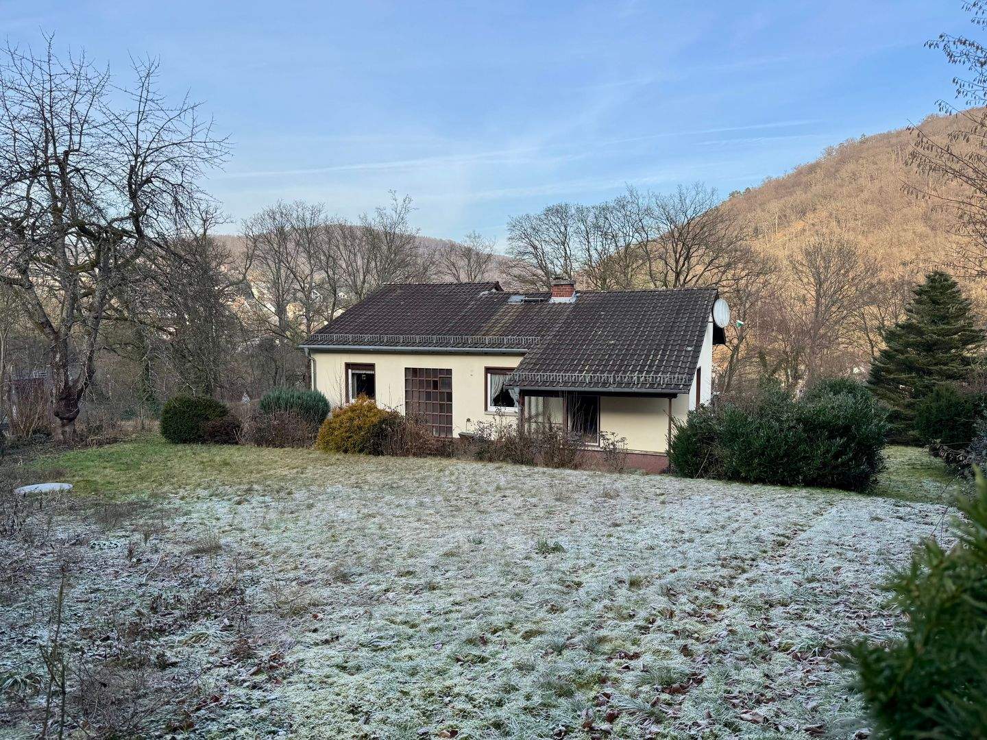 Sonne, Ruhe & Raum für Ideen – freistehendes Haus mit Traumgrundstück – Eppstein – Vorschaubild 2