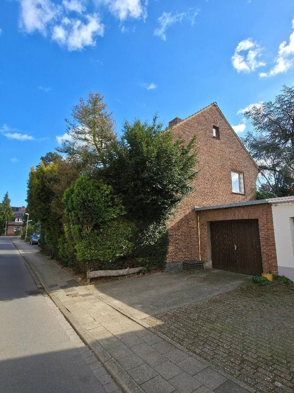 Freistehendes Dornröschen in toller Lage (von privat) – 46483 Wesel – Bild 1 von 9